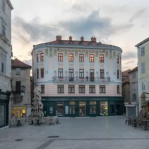 Square Heritage Hotel