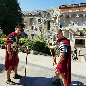 Palace Split