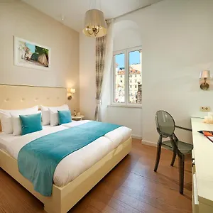 Olea Luxury Split