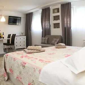  Apartment Mirakul